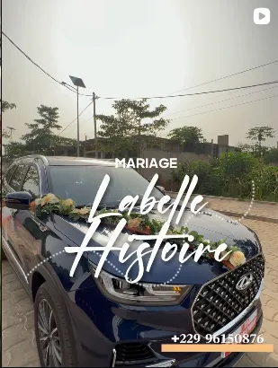 Voiture de mariage portant le nom La Belle Histoire